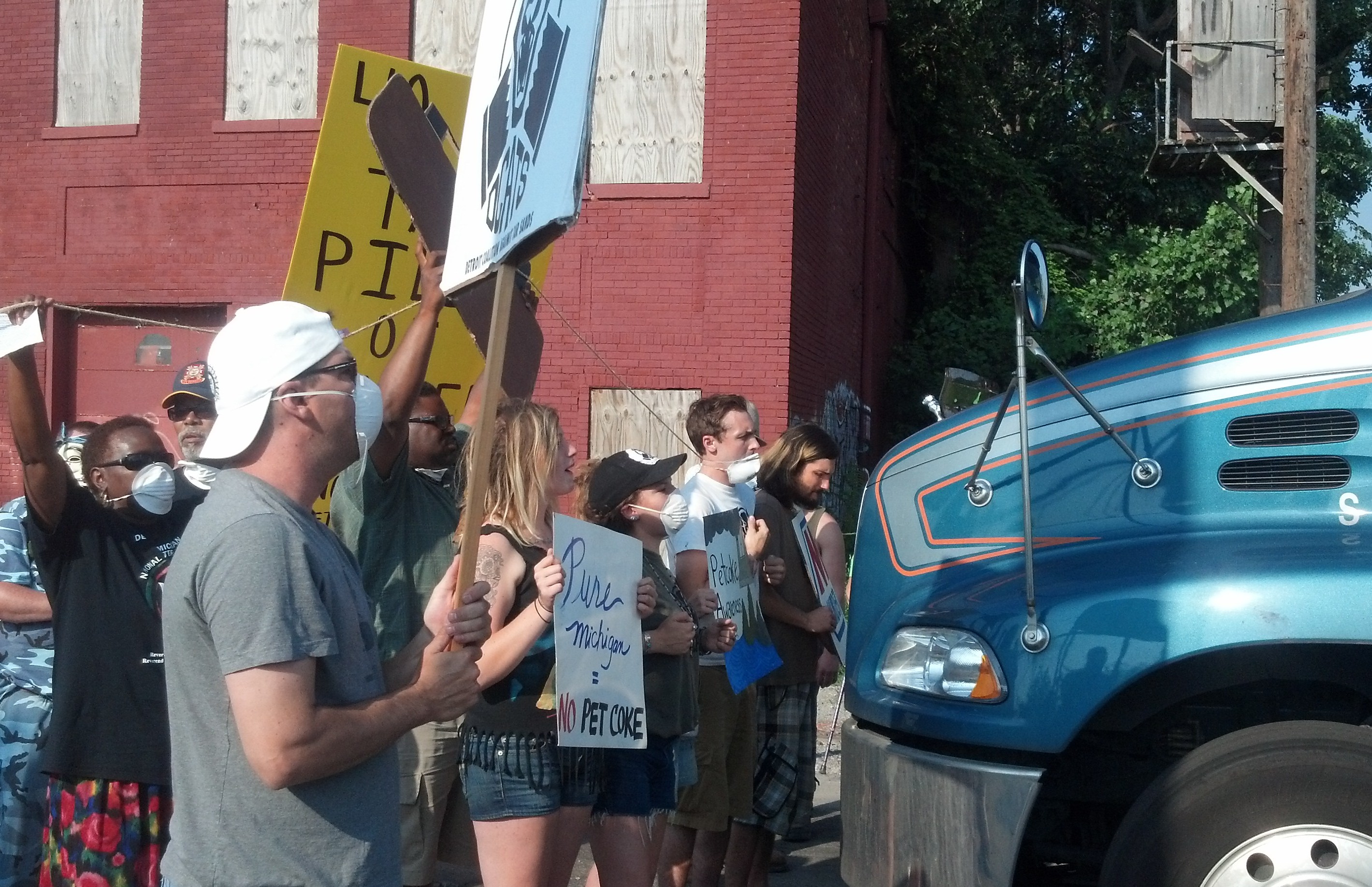 Protesters block access to a Detroit dock. (credit: Ron Dewey/WWJ)