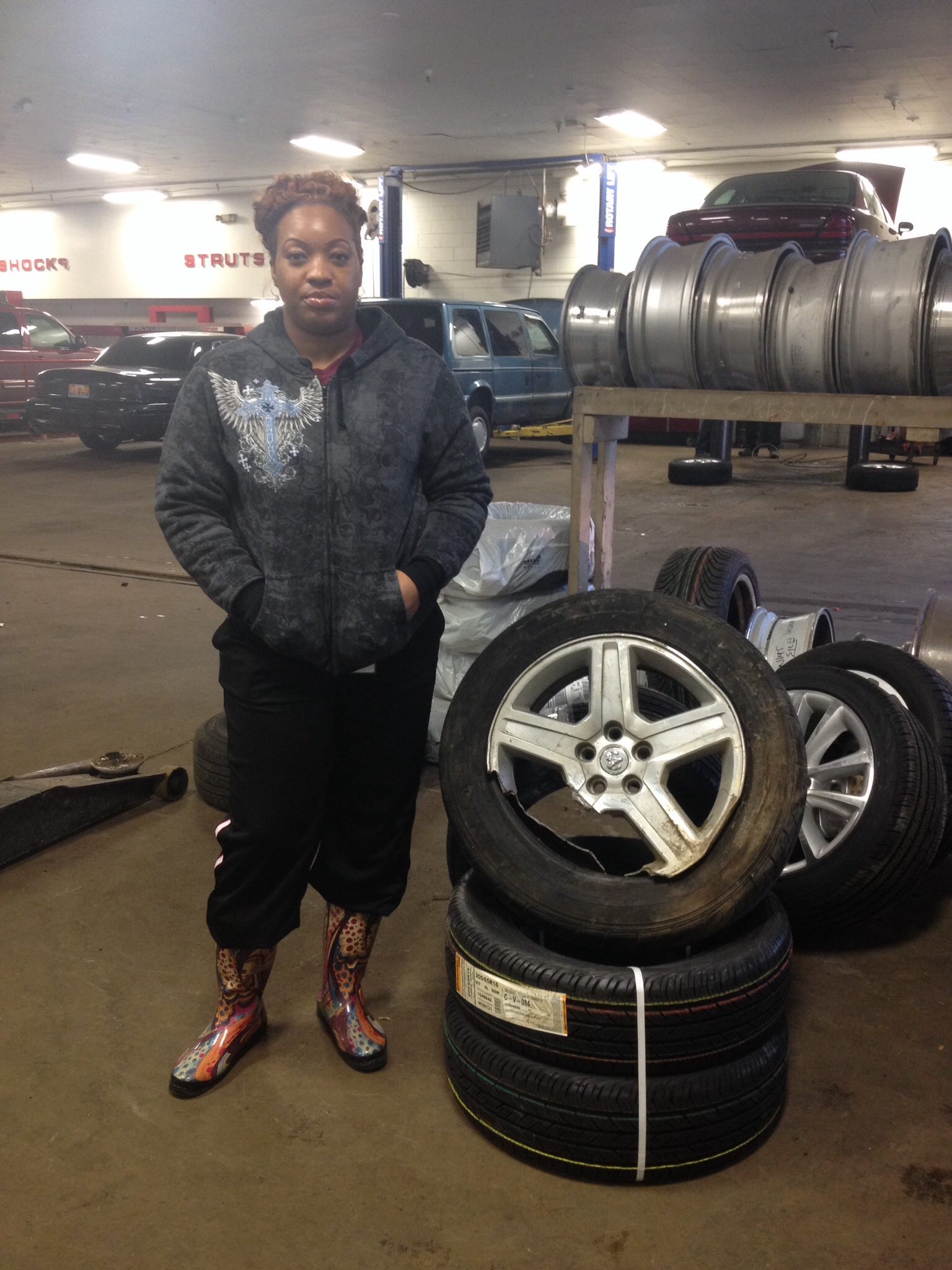 Chantel Lewis with her damaged tire. (WWJ/Sandra McNeill)