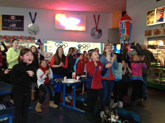 Children of all ages react as Meryl Davis and Charlie White skate for gold medal. (WWJ/Beth Fisher)