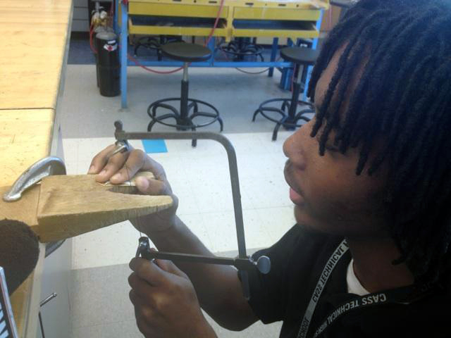 Student Joseph Powell puts the finishing touches on his jewelry. (Credit: Vickie Thomas/WWJ Newsradio 950)