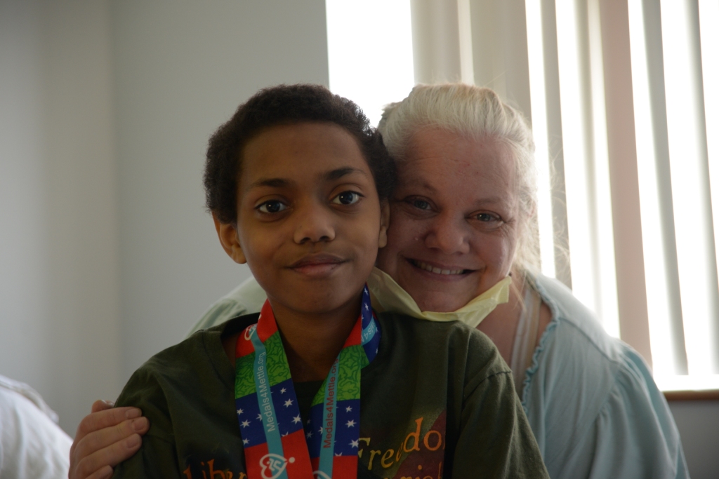 Jaylin Daniels and his mom Sylvia Dewan. (Credit: Henry Ford Hospital)