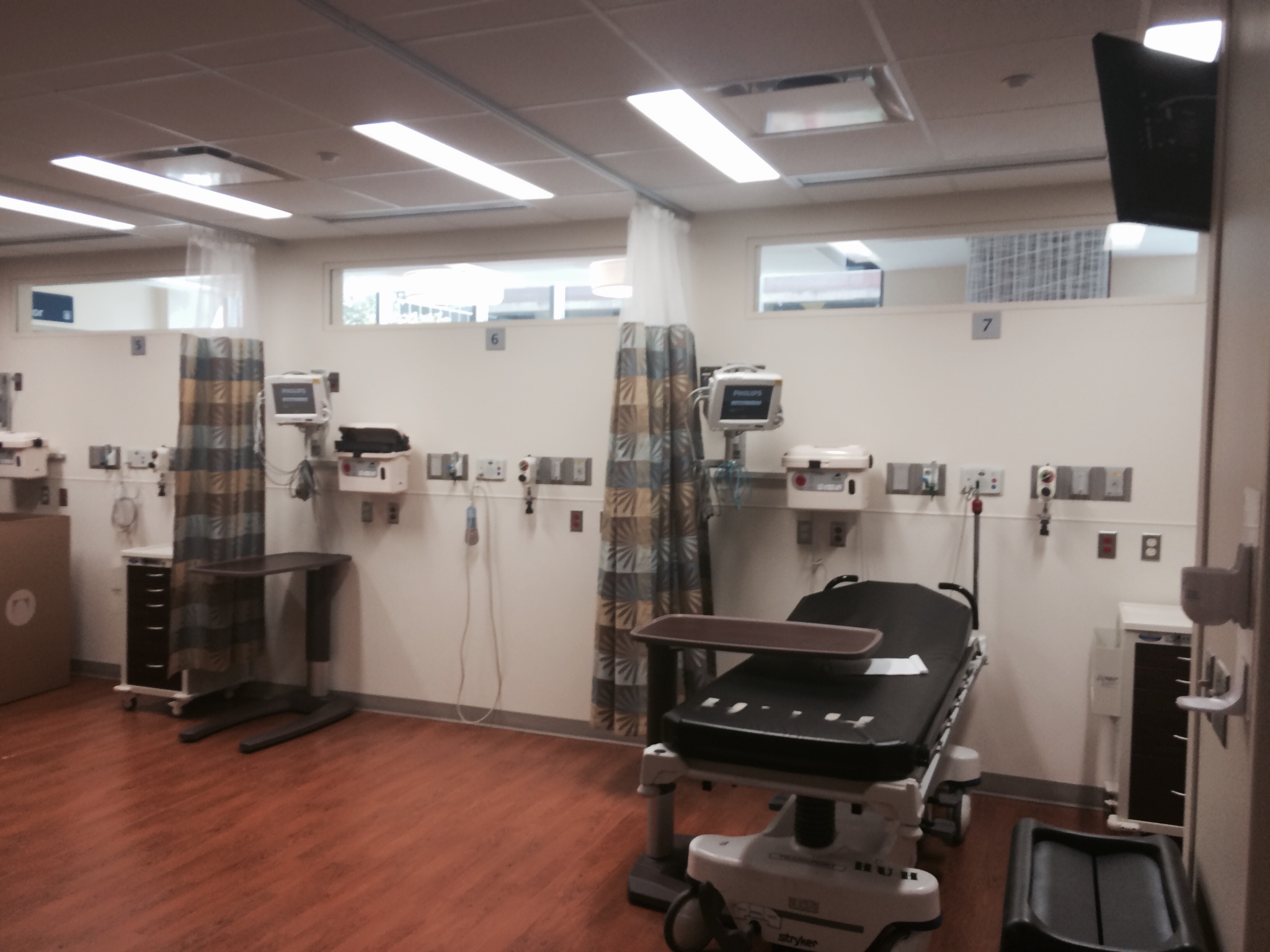A patient post-procedure area in the new DMC Heart Hospital. (credit: Sean Lee/WWJ)