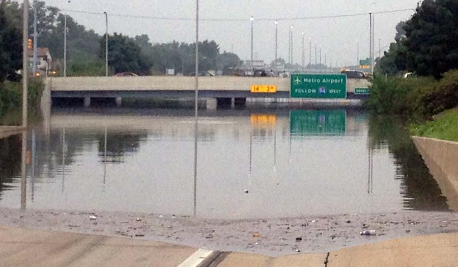 Flooding on the SB Southfield At Outer Dr. (credit: Vickie Thomas/WWJ)