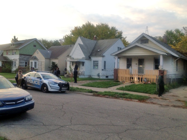Detroit police investigate a second crime scene where "blood and drag marks" were found inside a home. (Credit: Mike Campbell/WWJ Newsradio 950)