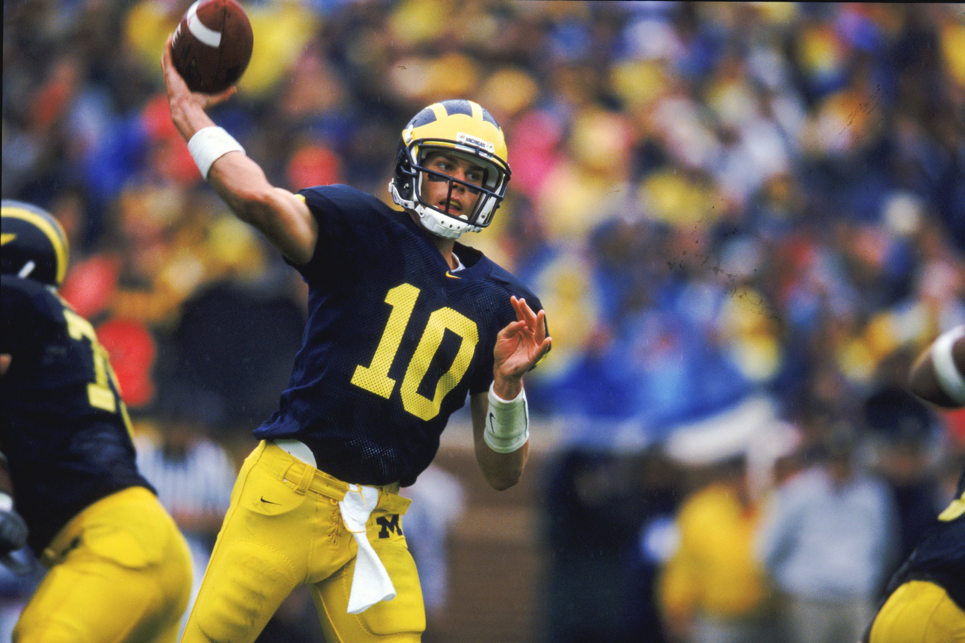 2 Oct 1999: Tom Brady #10 of the Mishigan Wolverines gets ready to pass the ball during the game against the Purdue Boilermakers at the Michigan Stadium in Ann Arbor, Mishigan. The Wolverrines defeated the Boilermakers 38-12. Mandatory Credit: Harry How /Allsport