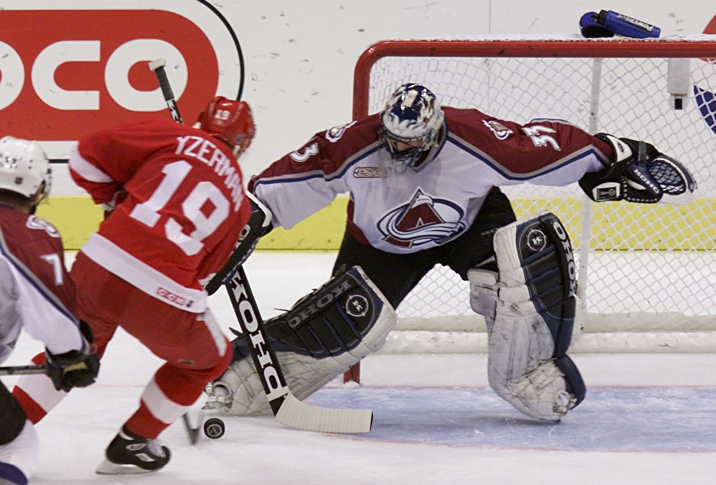 27 Apr 2000: Goalie Patrick Roy #33 of the Colorado Avalanche makes a save as Steve Yzerman #19 of the Detroit Red Wings drives the puck right to the goal in the first period during Game 1 of the Western Conference Semifinals at the Pepsi Center in Denver, Colorado. Mandatory Credit: Brian Bahr/ALLSPORT