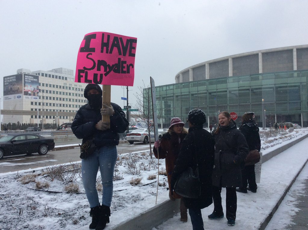 Demonstrators protest outside Cobo Center in Detroit. (photo: Sandra McNeill/WWJ)