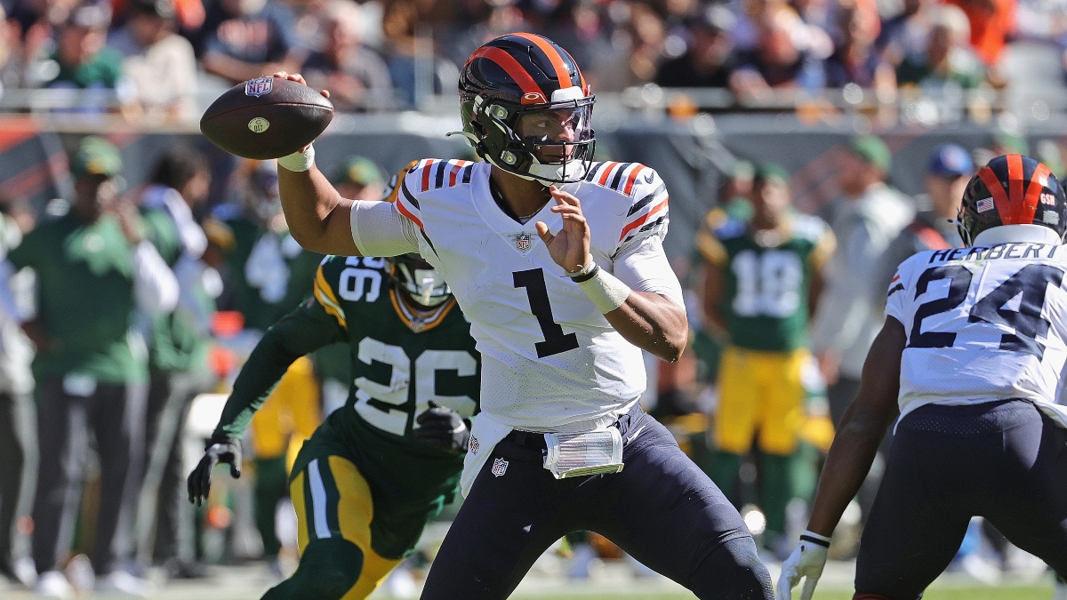 Bears-Buccaneers Preview: Chicago ‘Very Smart In How They Use Justin Fields,’ Says CBS Sports’ Phil Simms