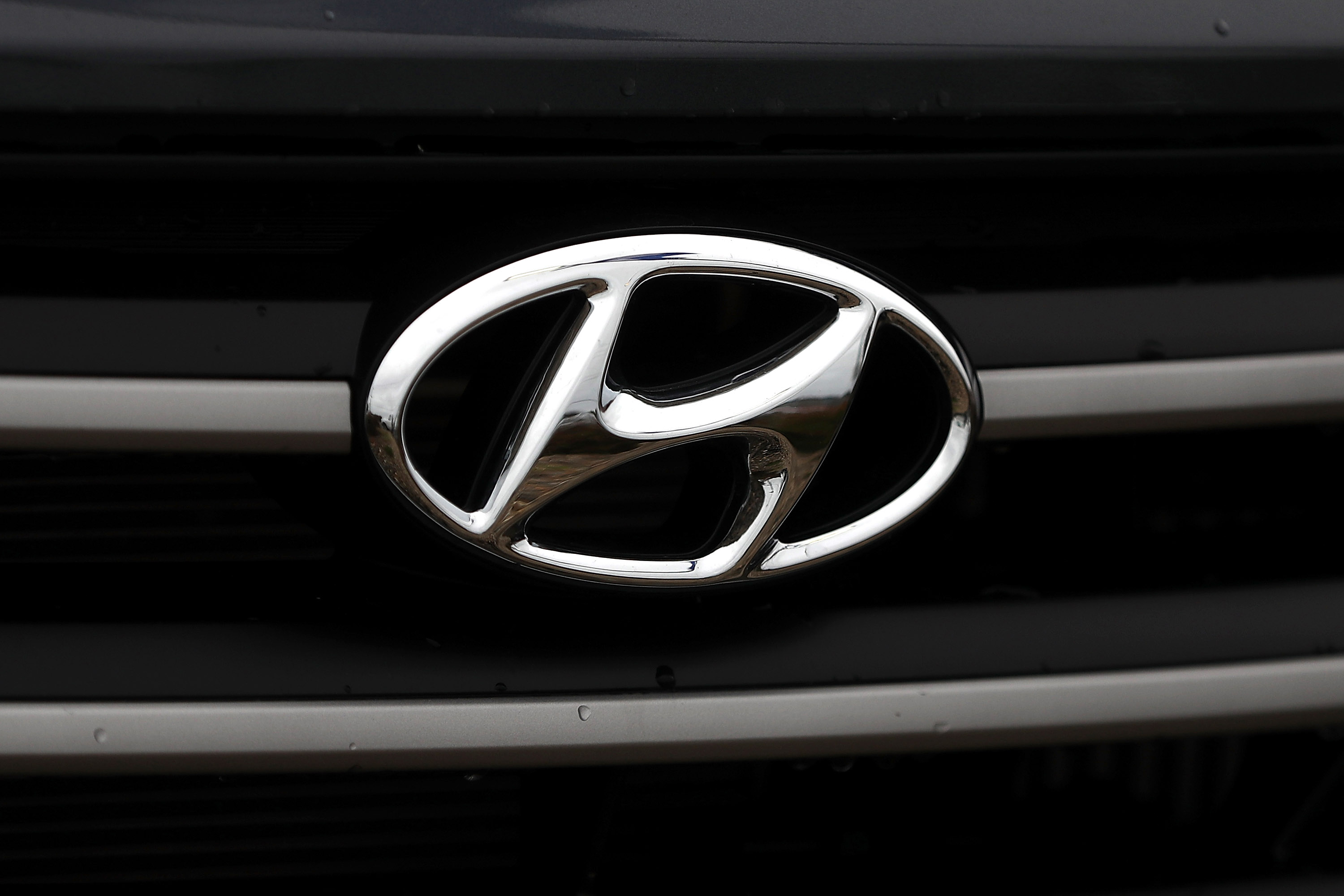 Fire risk prompts Hyundai, Kia Hitch recalls – CBS Detroit
